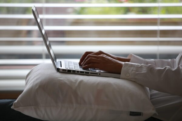 AIs Algorithmic Edge: Remaking Online Business Models