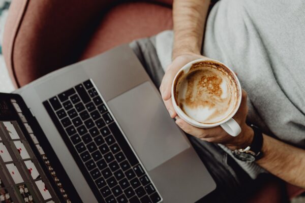 AI Powers Small Business: Efficiency & Growth Multiplied