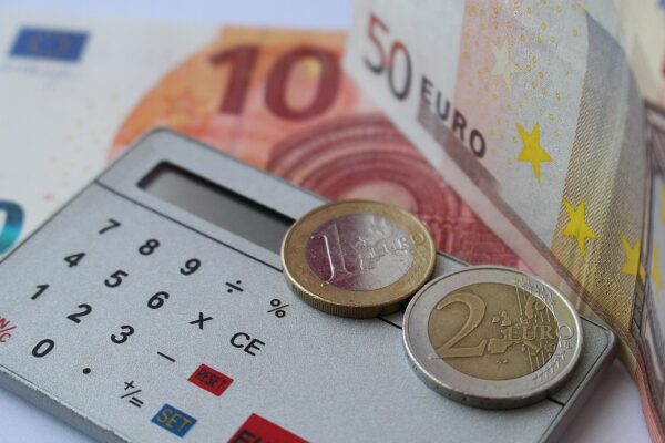 Unlock Global Classrooms: Monetize Your Expertise Online