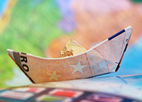 Decoding Dollars: AI Chatbots Transform Personal Finance.